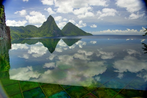 Breathtaking-view-Pitons-mountains-Jade-Mountain-St-Lucia-luxury-holiday